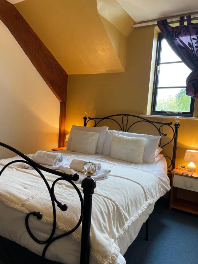 Guest house The Crown Lodge & Restaurant